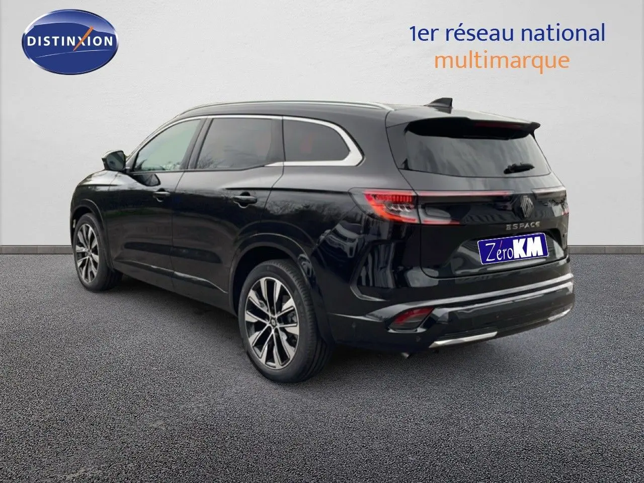 Renault Espace 2025 noir étoile métal, vue 3/4 arrière droit, avec feux arrière LED et jantes alliage bicolores.