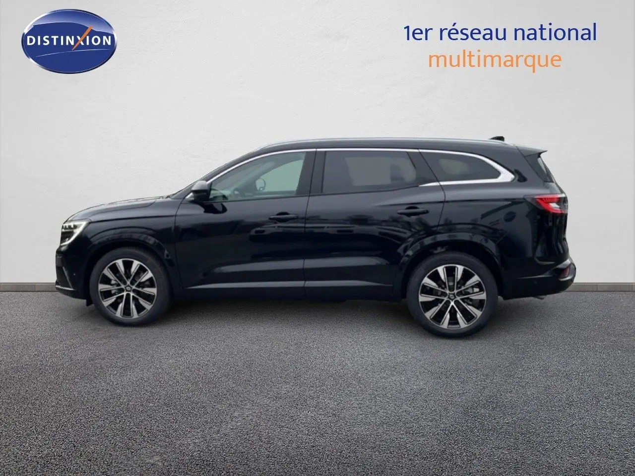 Profil latéral droit d’un Renault Espace 2025 noir étoile métal avec jantes alliage et vitres teintées.