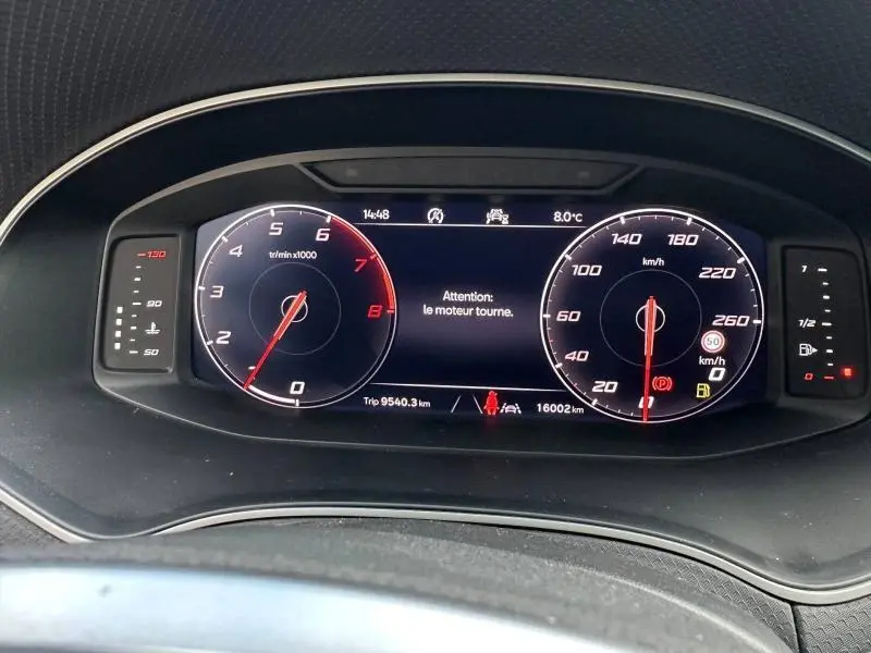 Tableau de bord numérique de la SEAT Ibiza 1.0 TSI 115cv FR 2025, affichage du compte-tours et vitesse en km/h.