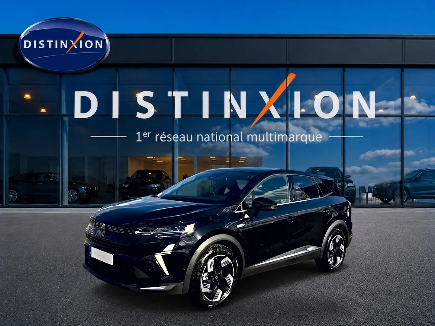 Renault Symbioz 1.8 e-tech noir étoile en 3/4 avant droit, avec jantes alu distinctives et calandre moderne.