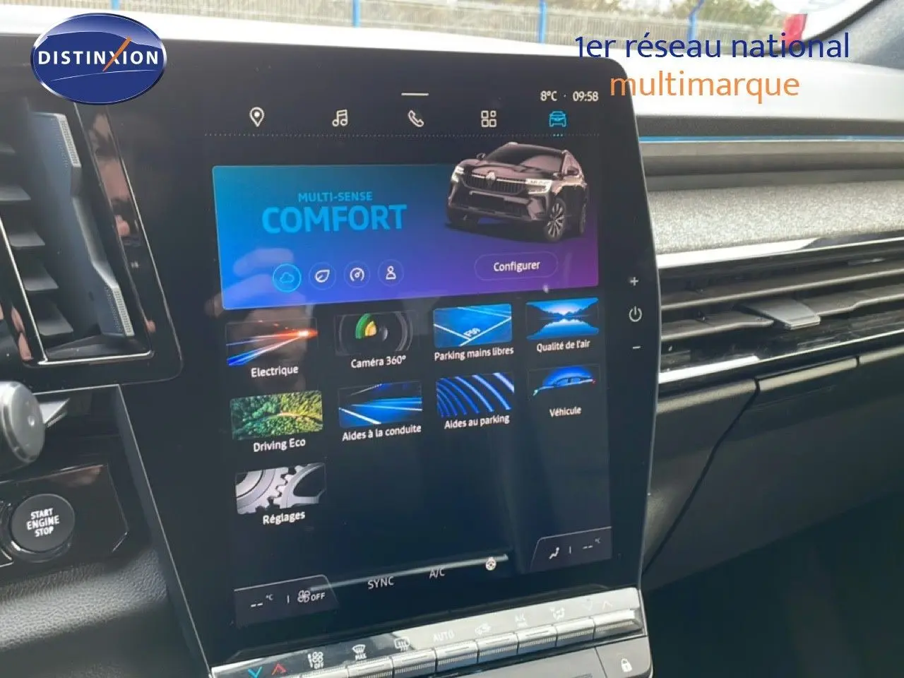 Écran tactile central du Renault Espace gris schiste, affichant le mode de conduite confort et les aides à la conduite.