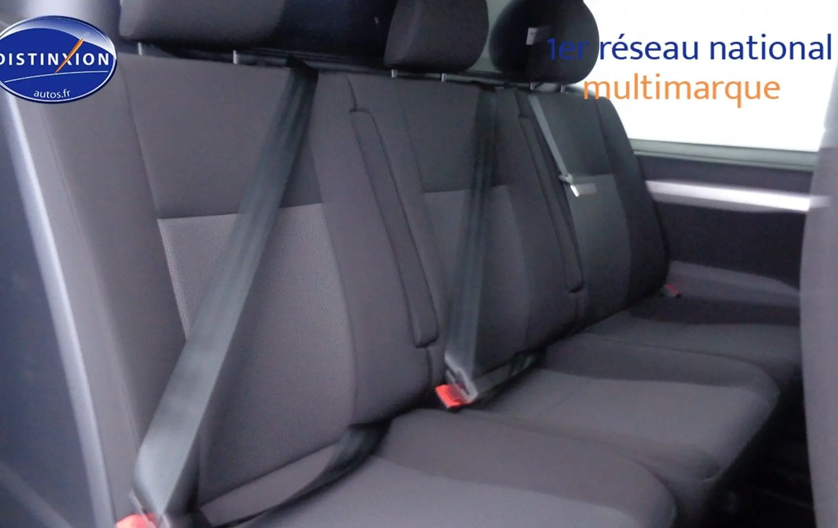 Banquette arrière en tissu gris noir du Peugeot Expert Cabine Approfondie 2023 vue de côté droit intérieur cabine passagers