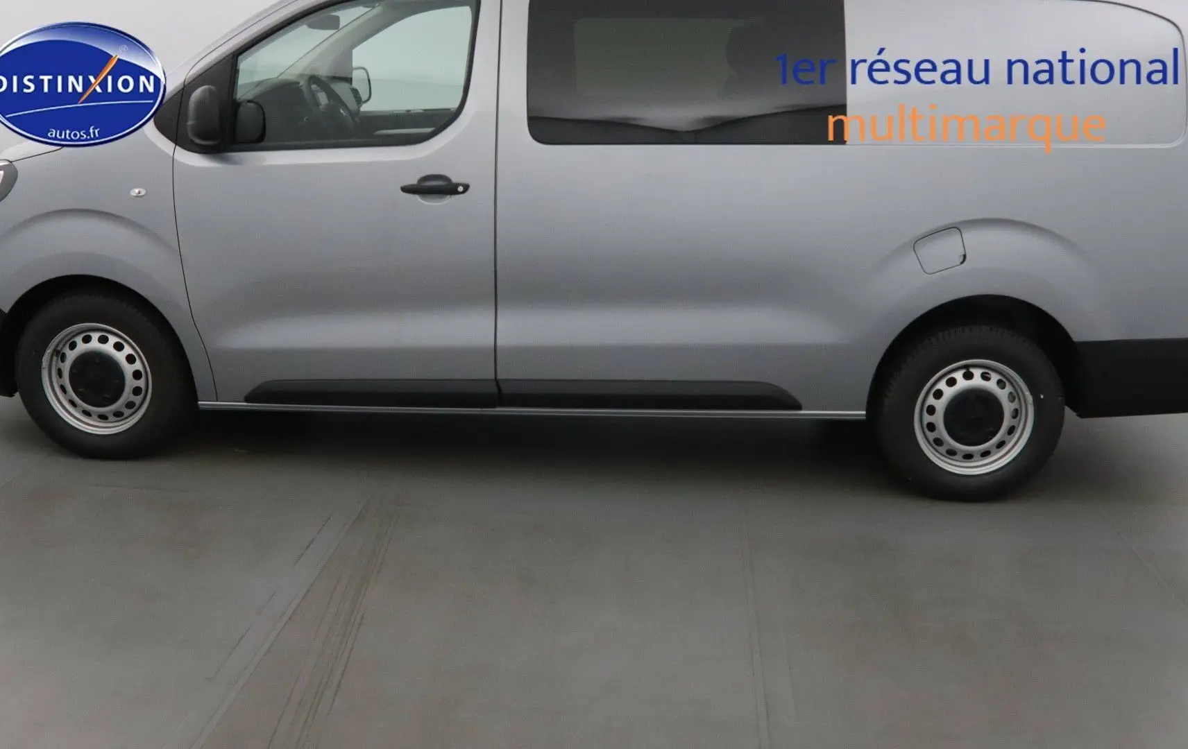 Profil côté gauche du Peugeot Expert Cabine Approfondie gris Artense métal, version Long 2.0 BlueHDi 140ch Confort Plus de 2023.