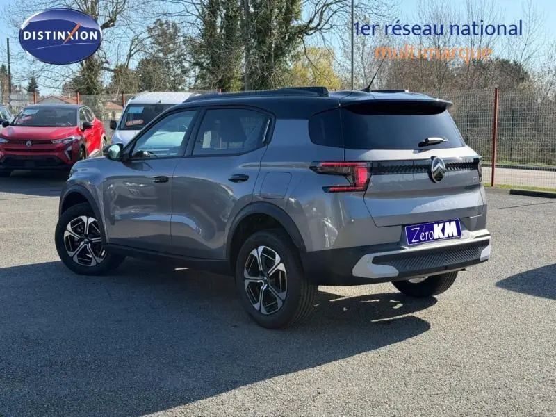 Citroën C3 Aircross gris Mercury vue 3/4 arrière droit avec toit noir et jantes alu distinctives.