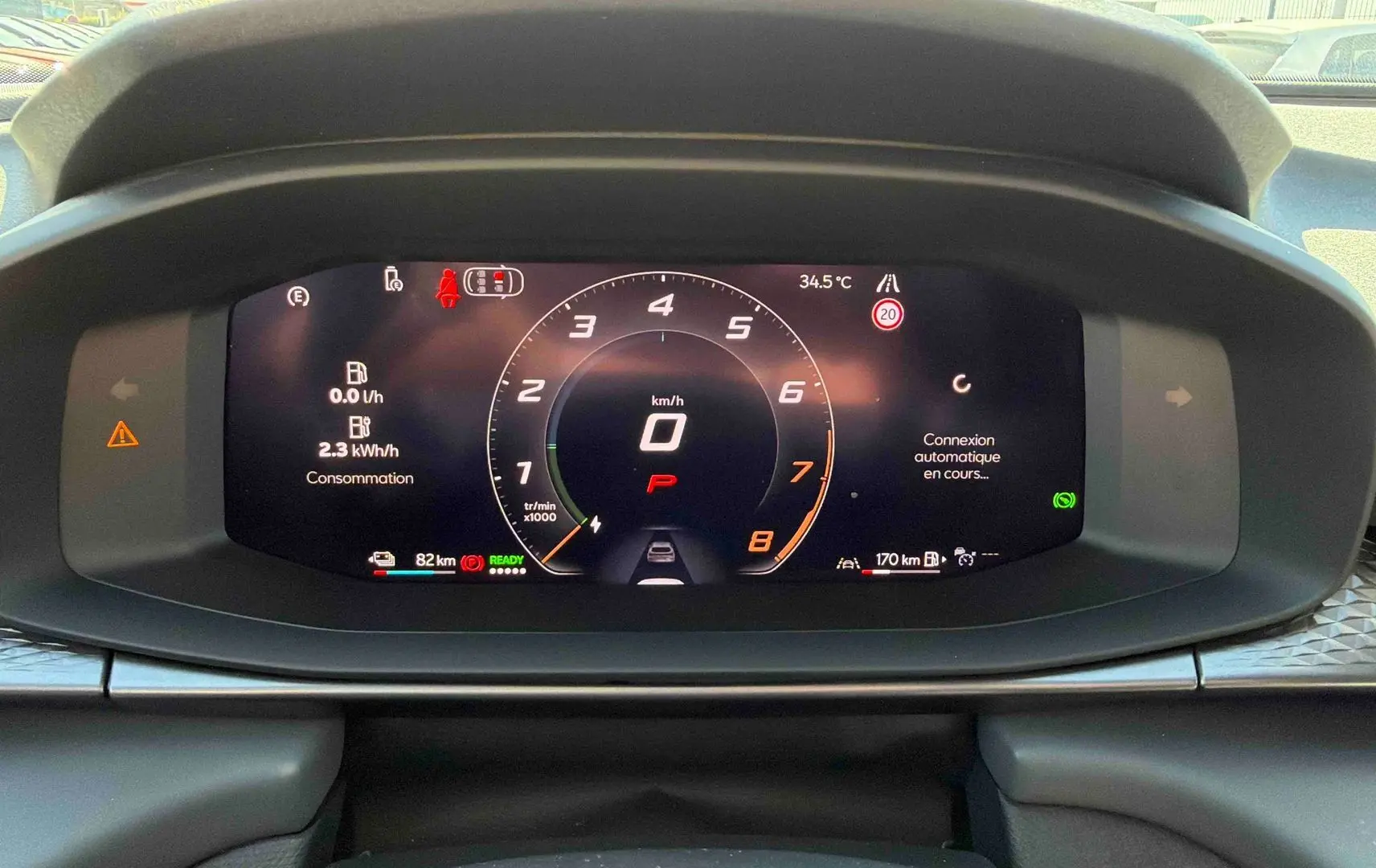 Affichage numérique du tableau de bord de la CUPRA TERRAMAR 1.5 eHybrid 272 ch, avec compte-tours et informations de conduite.