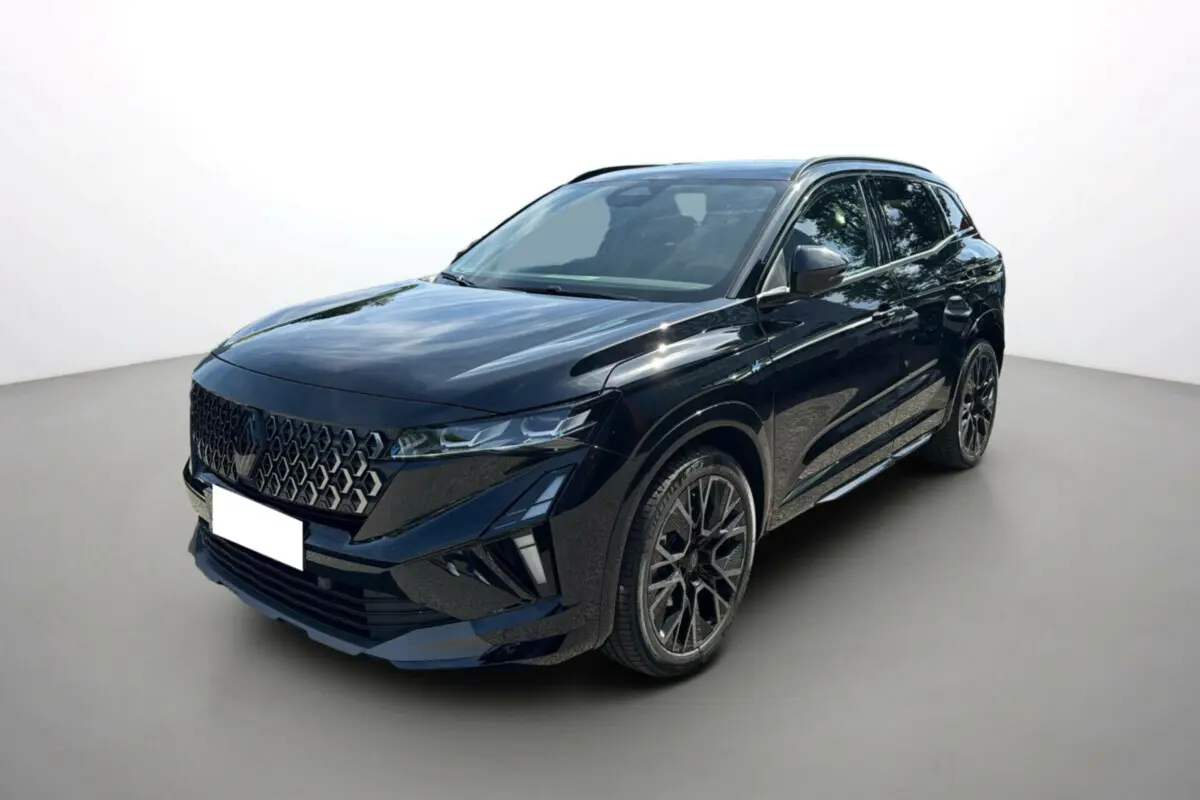 Renault Austral New 200 Esprit Alpine noir étoilé en 3/4 avant droit, avec jantes alu 20 pouces et toit panoramique visible.