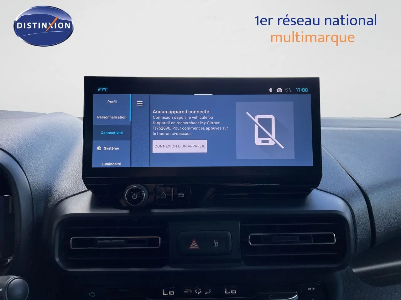 Écran tactile central du tableau de bord du Citroën Berlingo 2026, affichant le menu de connectivité.
