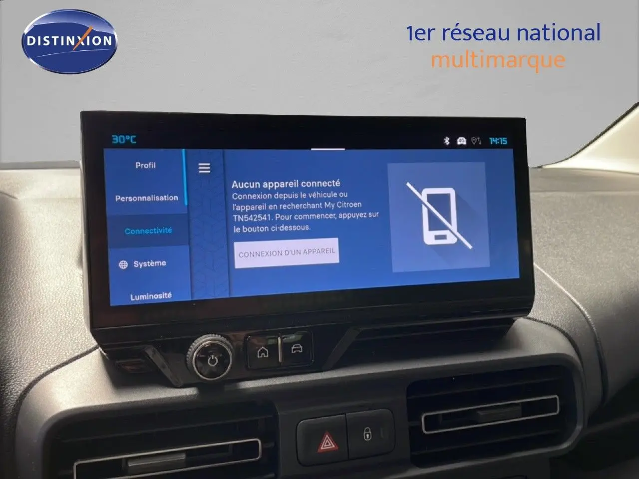 Écran tactile central du tableau de bord du Citroën Berlingo 2026, affichant le menu de connectivité.
