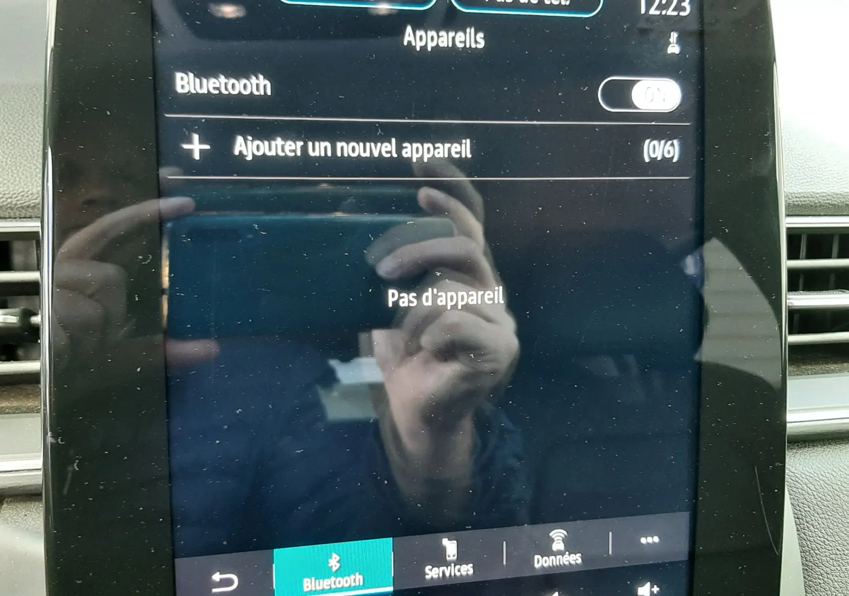 Écran tactile central de la Renault Captur 2020 affichant le menu Bluetooth sans appareil connecté.