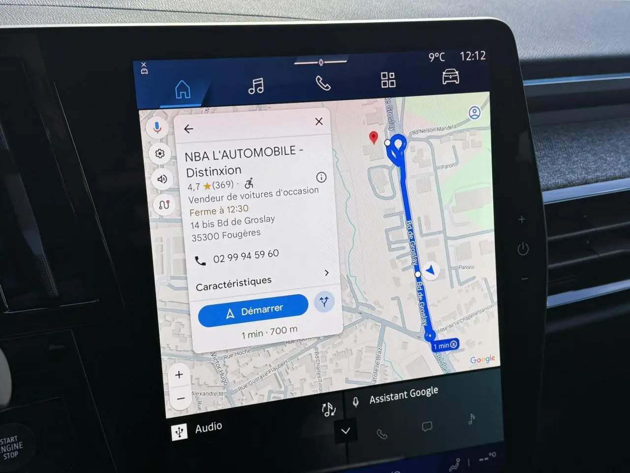 Écran tactile 12 pouces du système OpenR Link avec navigation Google Maps dans un Renault Espace noir étoilé 2025