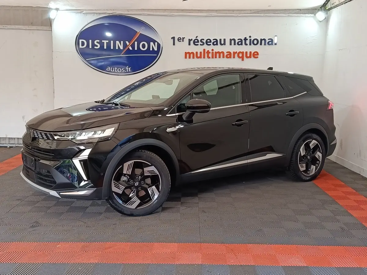 Renault Symbioz noir en profil droit, mettant en valeur ses jantes modernes et son design SUV élégant.
