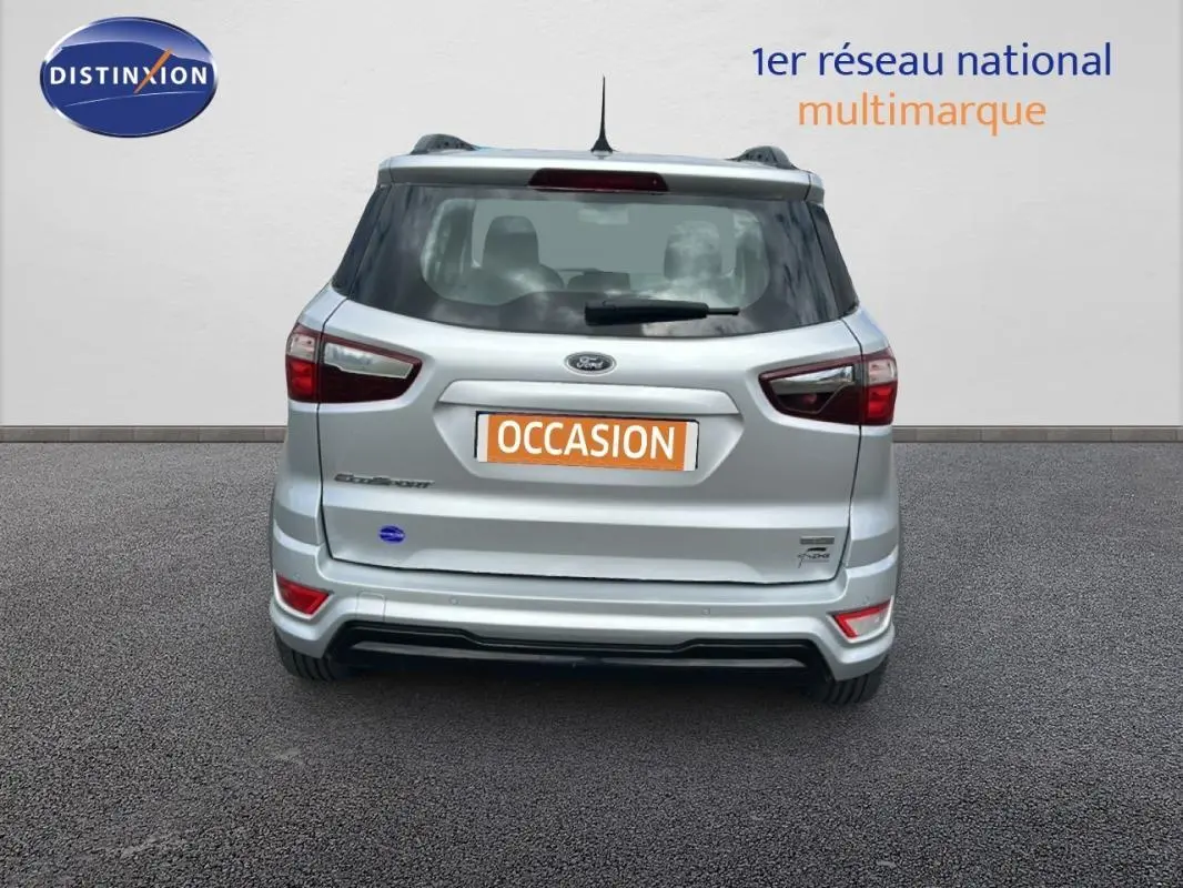 Vue arrière d'un Ford EcoSport gris clair 2018 avec barres de toit et feux arrière distinctifs.