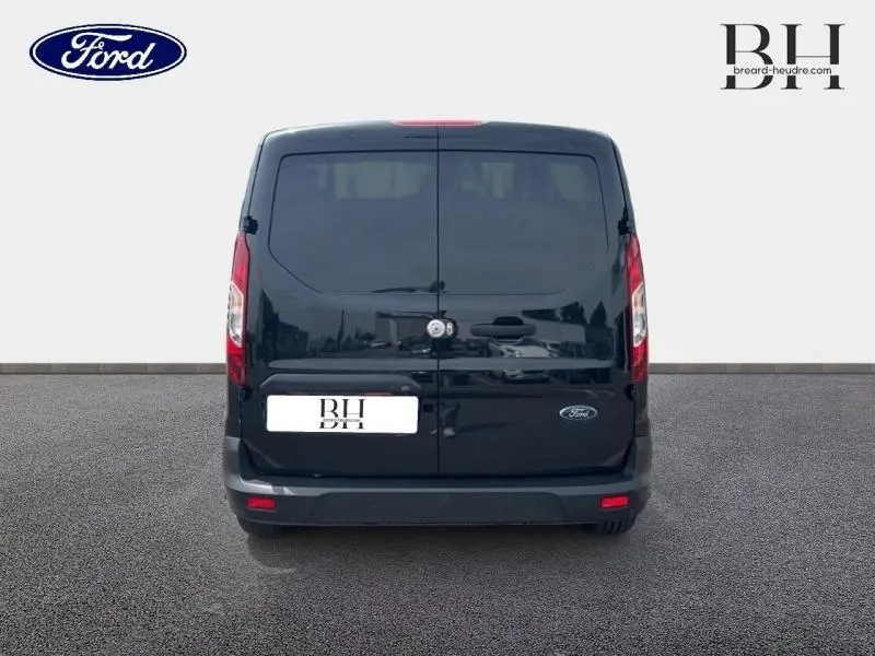 Vue arrière du Ford Transit Connect noir Agate Métallisée avec portes battantes et logo Ford visible.