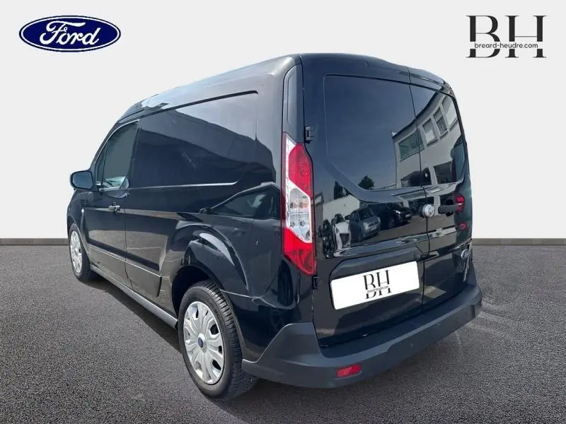Vue 3/4 arrière droite du Ford Transit Connect noir Agate métallisé avec double portes arrière et vitres teintées.
