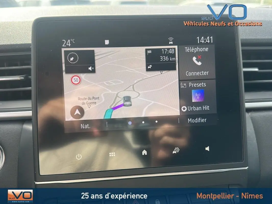 Écran tactile du système de navigation et multimédia du Renault Captur TCe 100 Business de 2020.