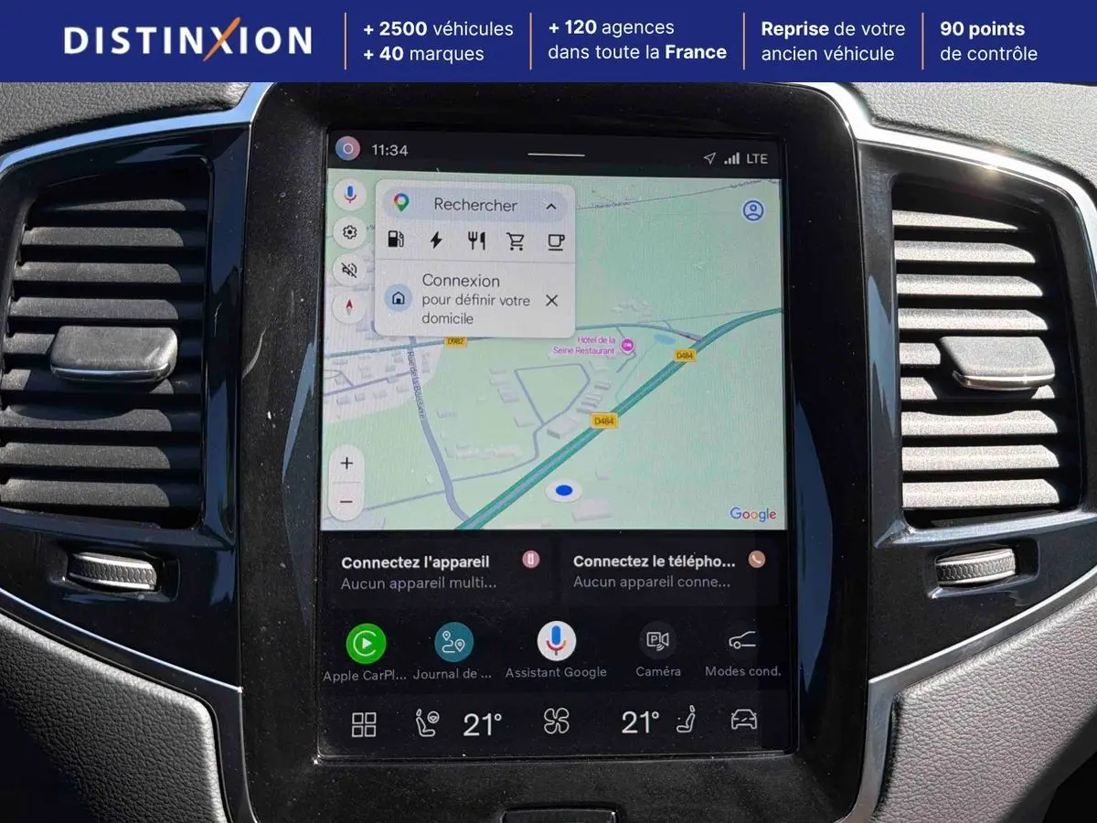 Écran tactile central du tableau de bord du Volvo XC90 2024 affichant la navigation Google Maps.