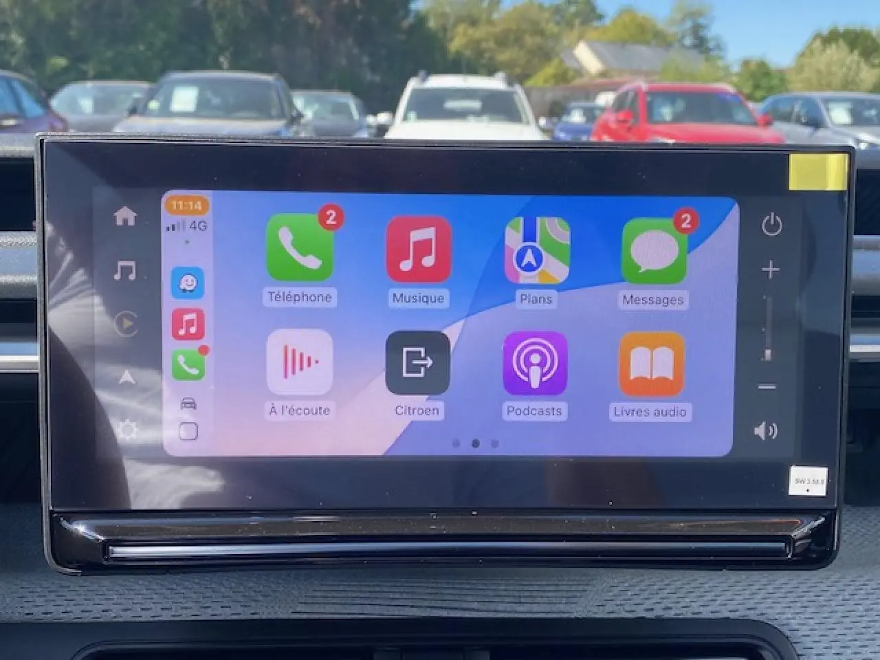 Écran tactile central 10,25" affichant Apple CarPlay dans l'habitacle du Citroën C3 Aircross 2026.
