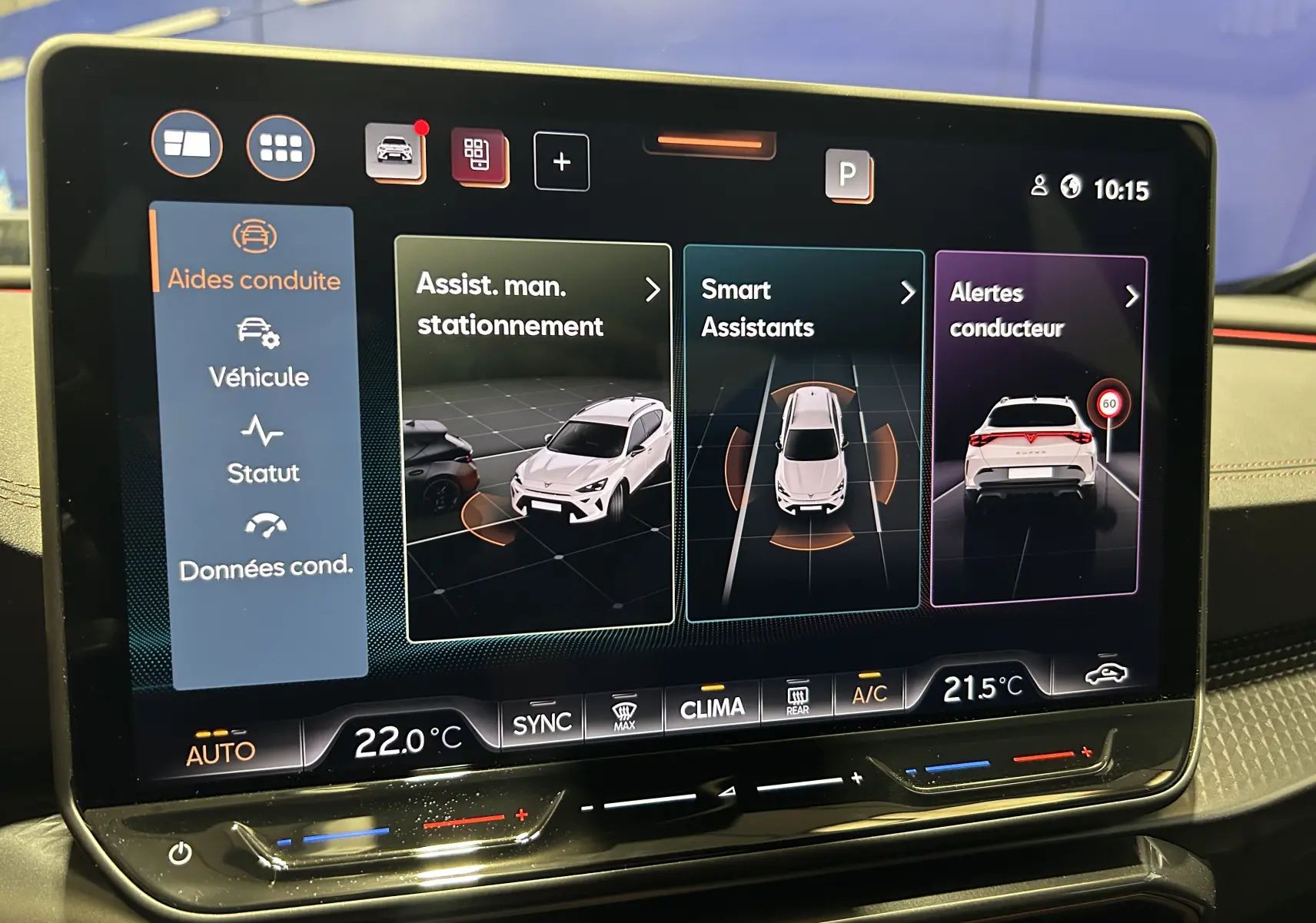 Écran tactile intérieur du Cupra Formentor 2026 montrant les aides à la conduite et la climatisation.