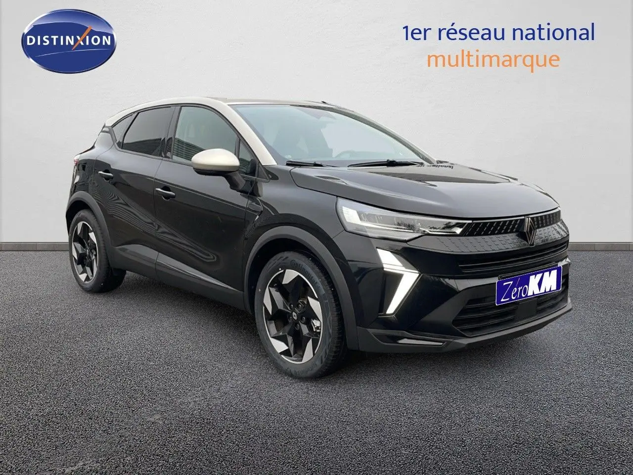 Renault Captur E-Tech hybride 2025 noir étoile avec toit beige, vue 3/4 avant côté gauche, jantes bicolores distinctives.