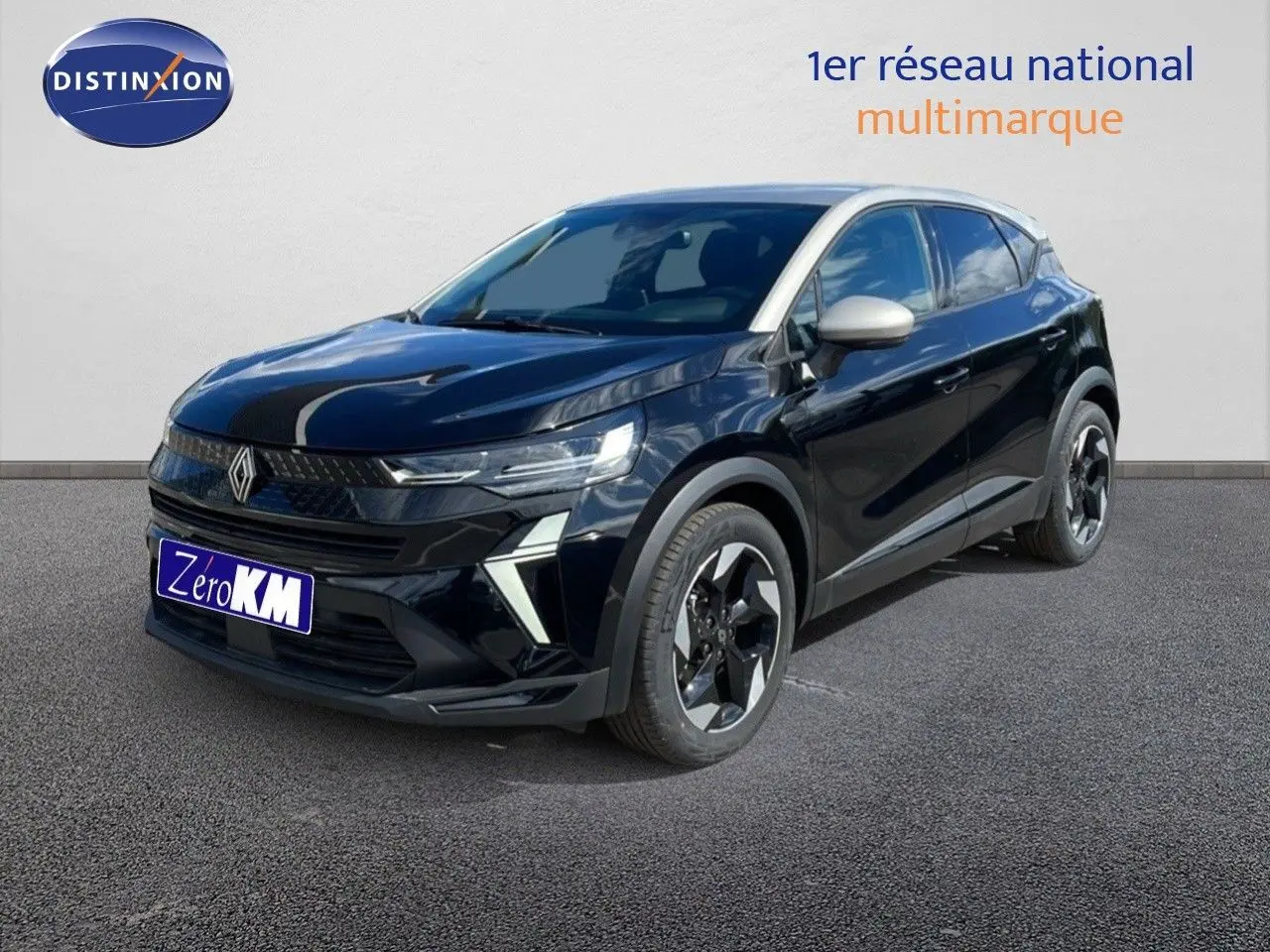 Renault Captur E-Tech hybride noir étoile avec toit gris, vue 3/4 avant mettant en valeur ses phares LED et jantes biton.