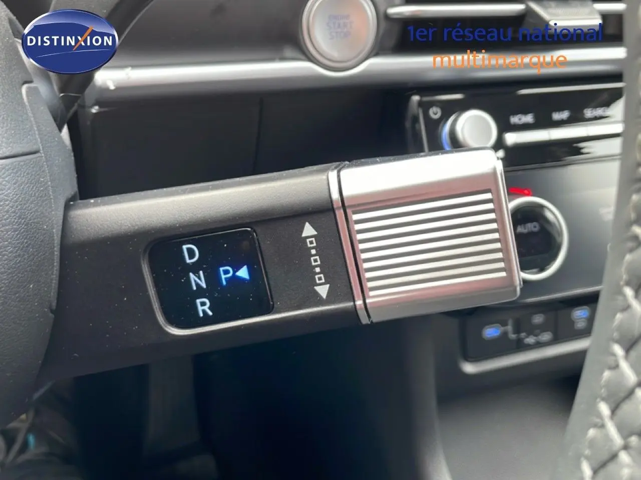 Le levier de vitesses automatique du Hyundai Tucson 2026 en gros plan, avec indication lumineuse sur la position P.