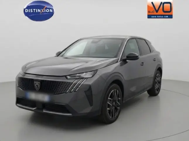 Peugeot 3008 Hybrid gris en 3/4 avant droit, avec jantes alliage 18 pouces et calandre distinctive noire.