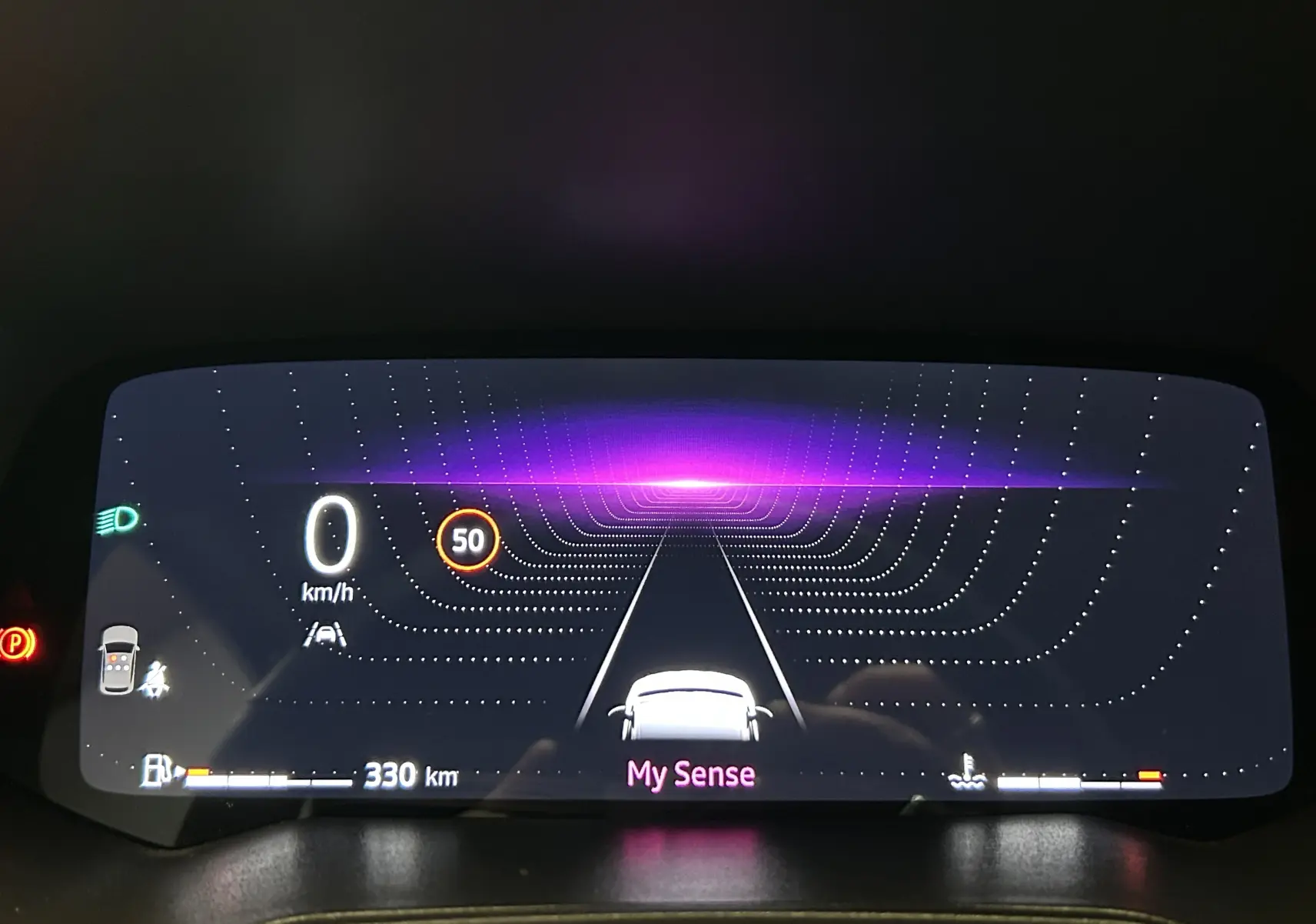 Tableau de bord numérique de la Renault Clio V TCe 90 Esprit Alpine affichant la vitesse à 0 km/h et limite à 50 km/h.