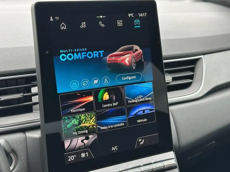 Écran tactile central du Renault Captur 2025 affichant le mode Confort avec illustration du SUV rouge flamme en vue 3/4 avant.