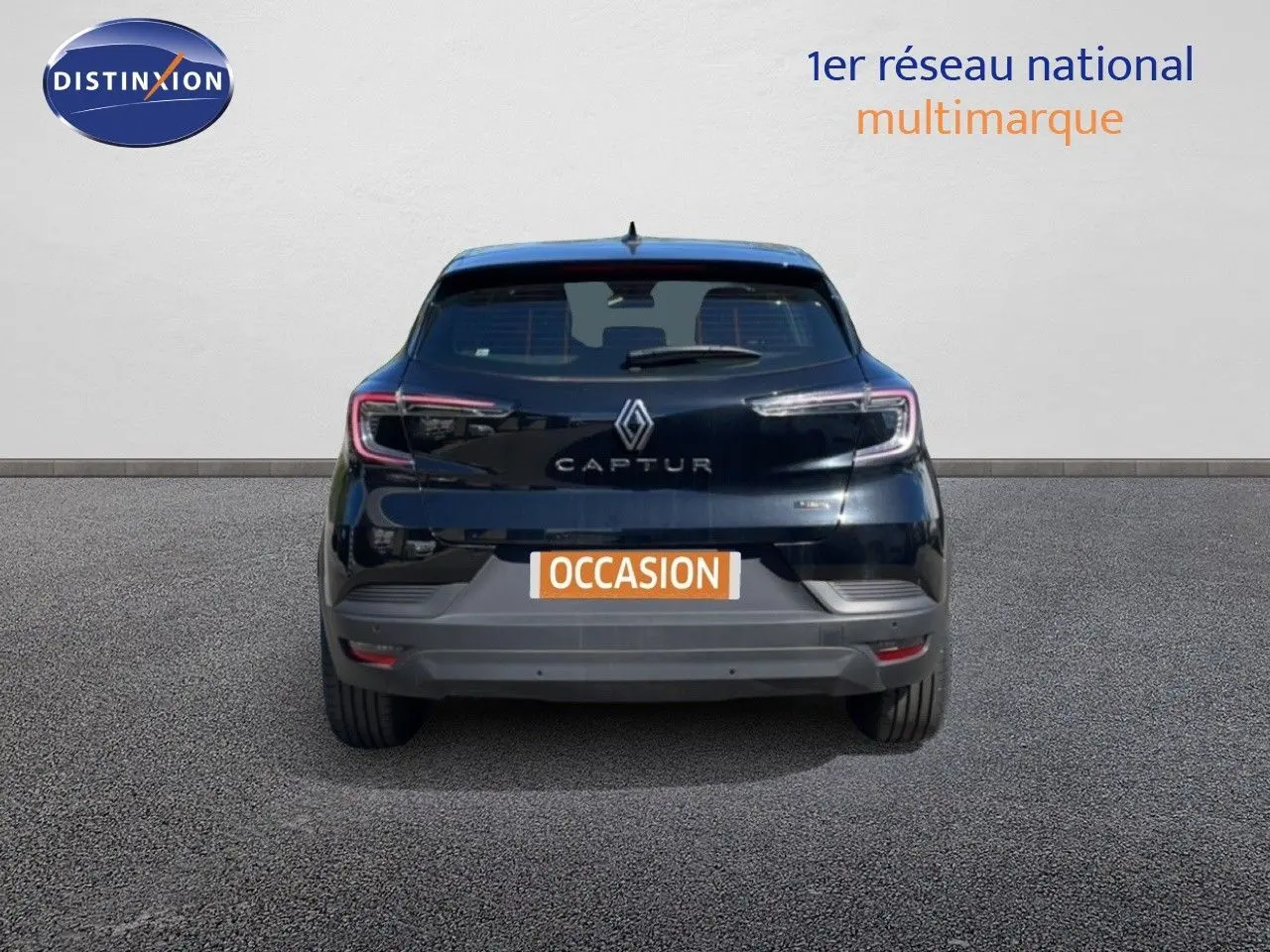 Vue arrière d’un Renault Captur noir étoile métal 2025 avec feux LED et plaque occasion visible.
