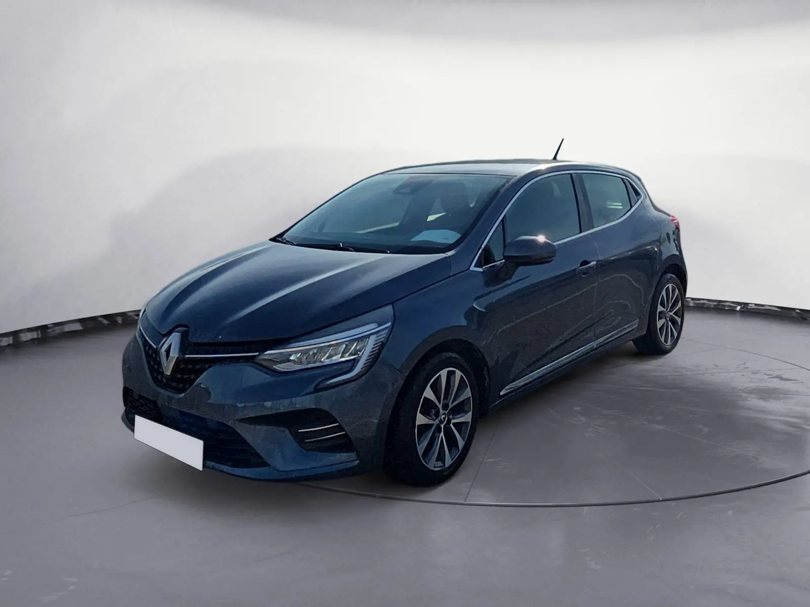 Renault Clio V TCE 90 2021 gris foncé métal vue 3/4 avant droit avec jantes alliage et feux LED.