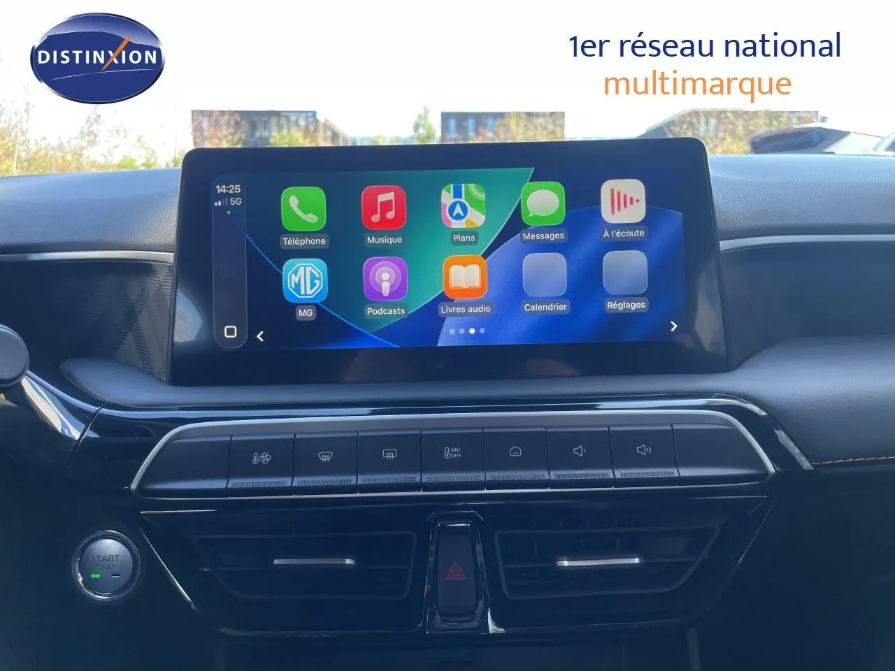 Vue intérieure centrée sur l'écran tactile du tableau de bord du MG3 1.5L Hybrid+ 2025 en finition Comfort.