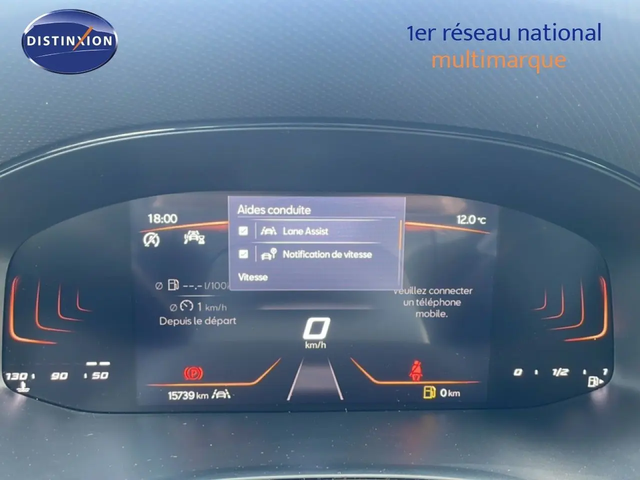 Tableau de bord numérique de la SEAT Ibiza 2025 affichant les aides à la conduite et la vitesse à 0 km/h.