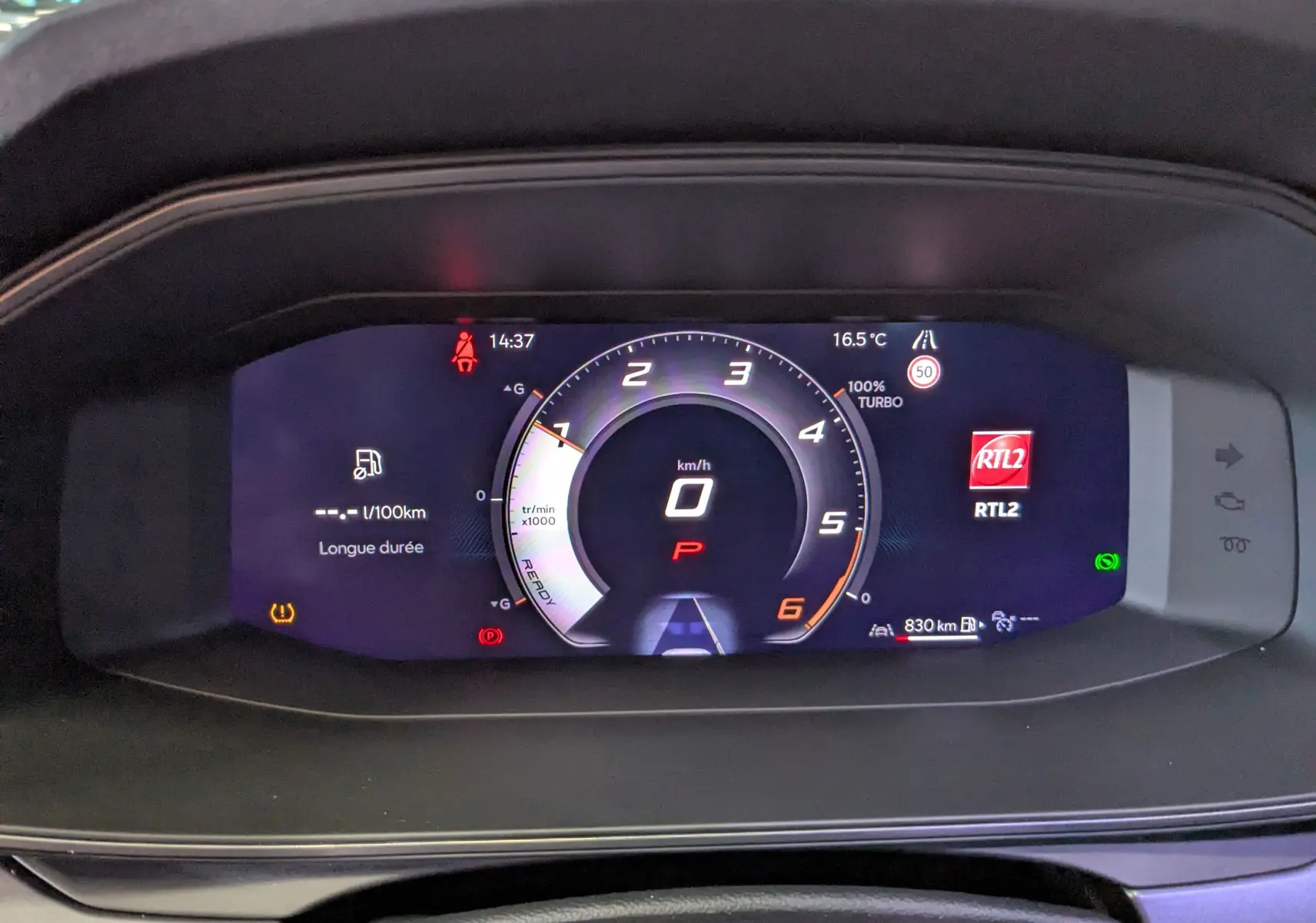 Affichage numérique du cockpit virtuel CUPRA 10,25 pouces du Leon ST 2025, vue frontale du tableau de bord.