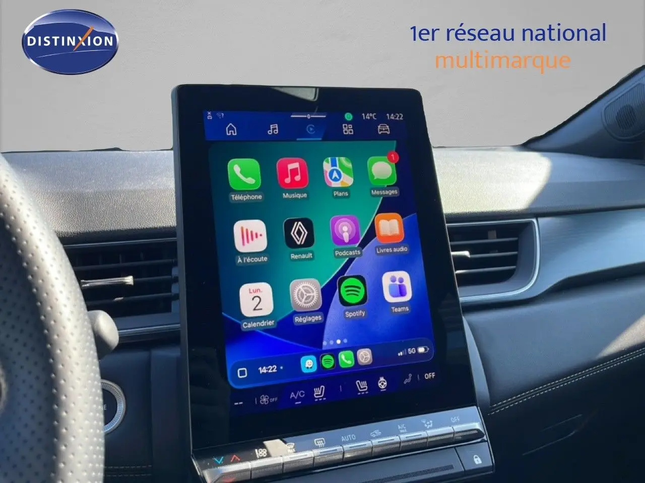 Détail de la console centrale avec ports USB-C et prise 12V sur Renault Symbioz noir étoile métal, vue rapprochée intérieure.
