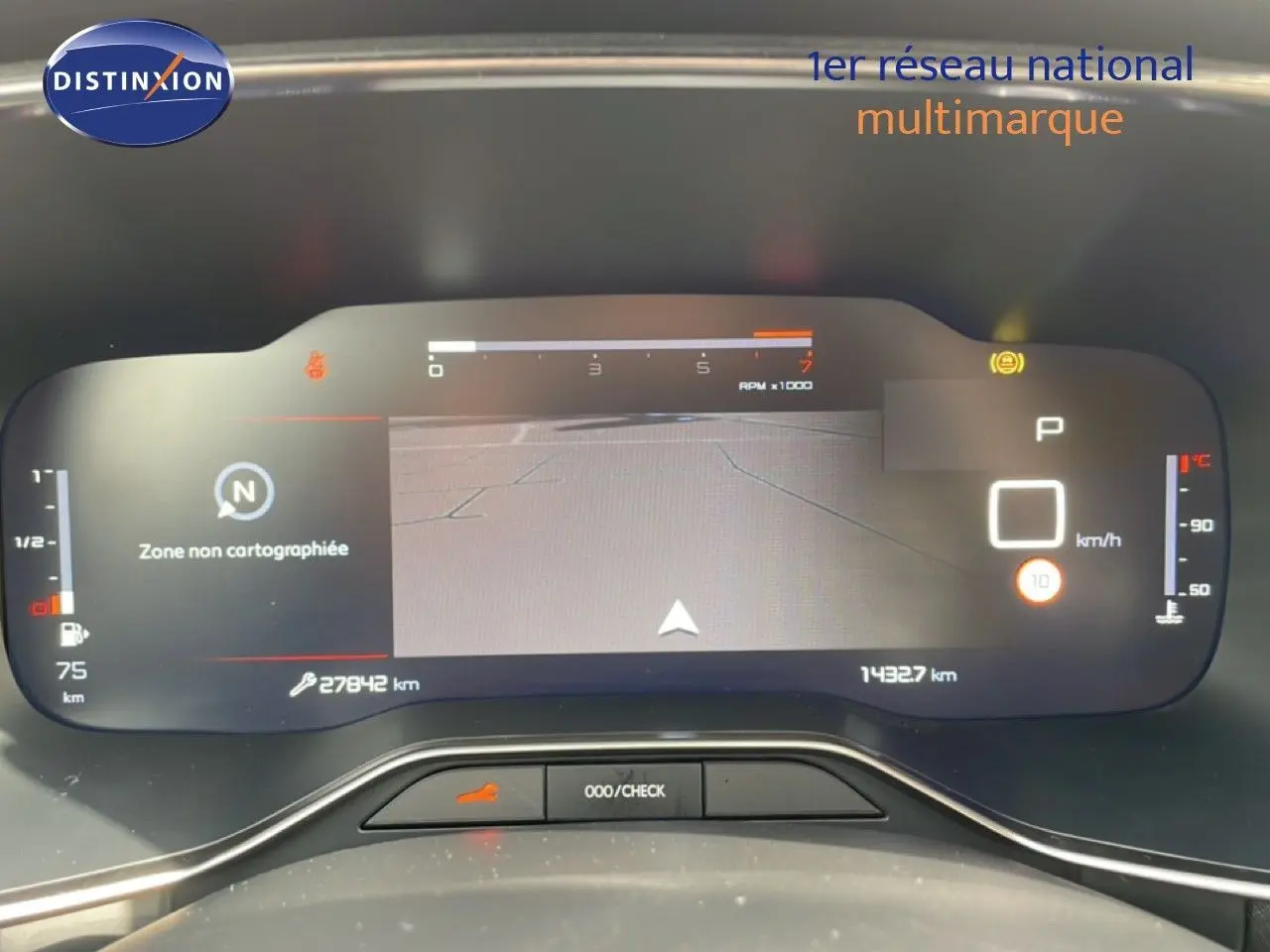 Tableau de bord numérique de Citroën C5 Aircross 1.5 BlueHDi 130ch, affichage de navigation et compteurs digitaux.