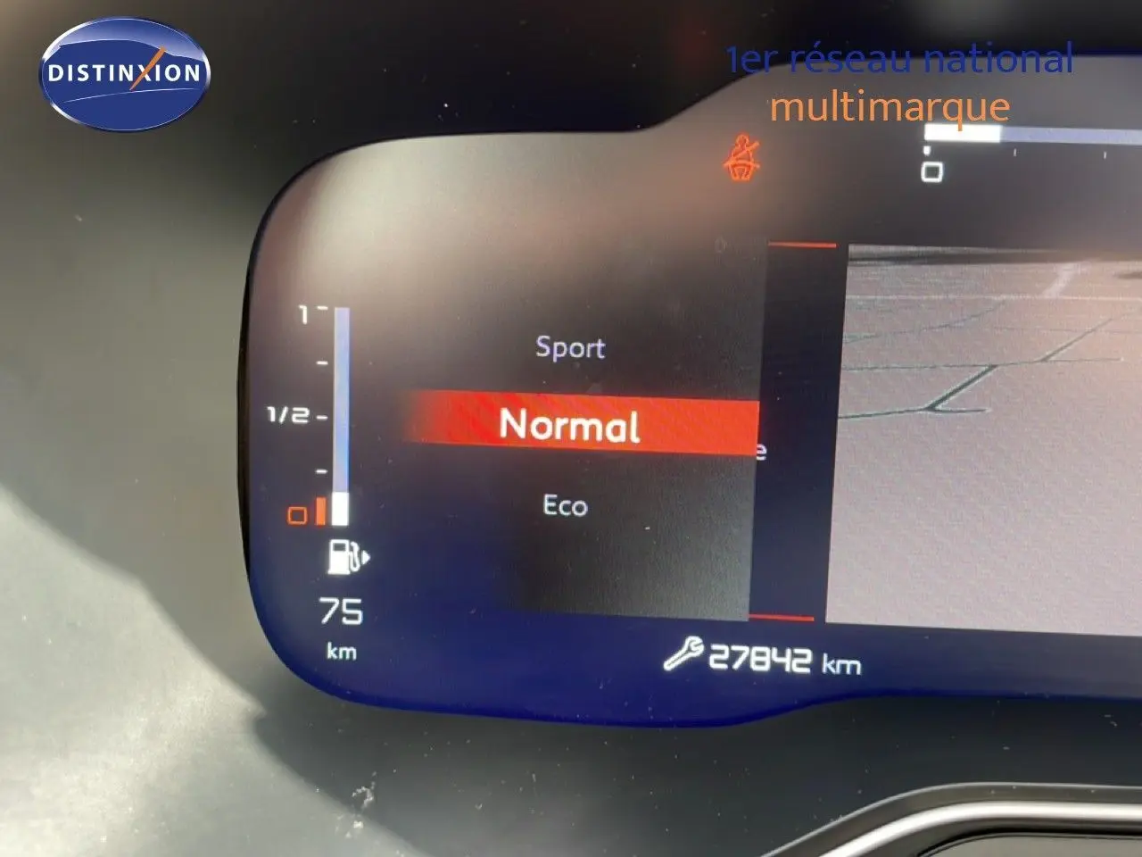 Affichage numérique du tableau de bord du Citroën C5 Aircross bleu Eclipse Metal, mode de conduite Normal sélectionné.