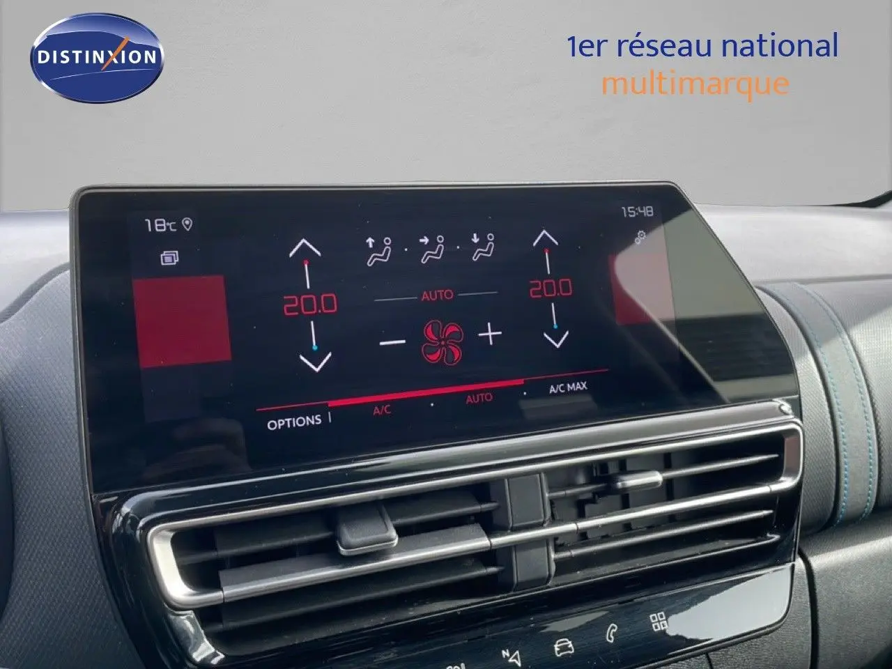 Écran tactile central affichant la climatisation automatique du Citroën C5 Aircross 2024 en intérieur noir.