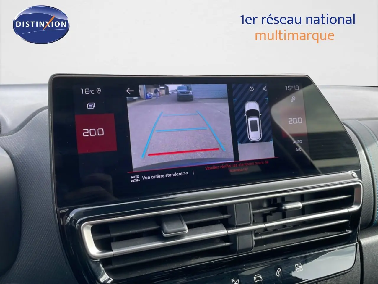 Écran tactile intérieur du Citroën C5 Aircross 2024 montrant la caméra de recul et l'affichage de la climatisation.