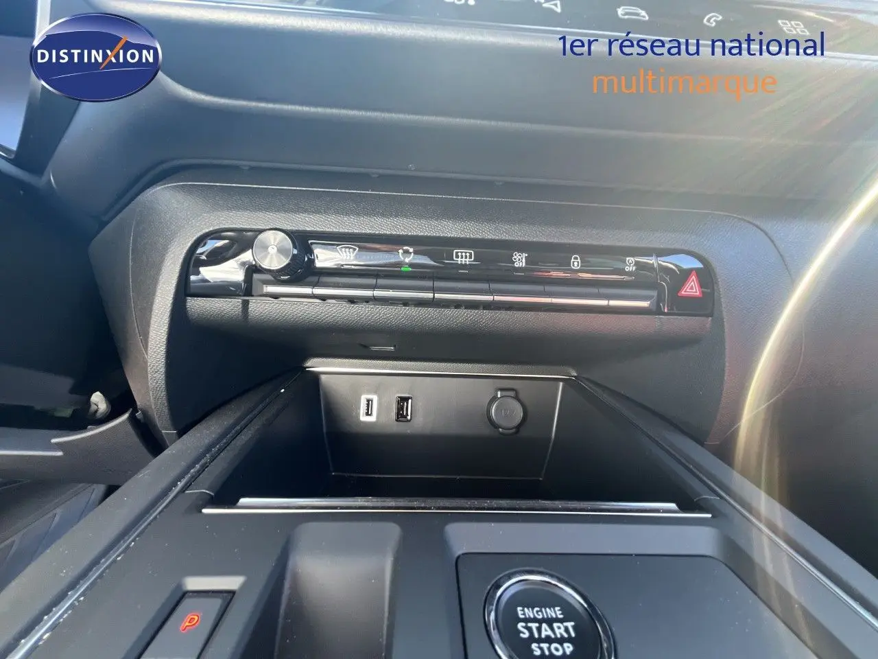 Vue rapprochée de la console centrale du Citroën C5 Aircross noir métal 2025, avec bouton start/stop et ports USB visibles.