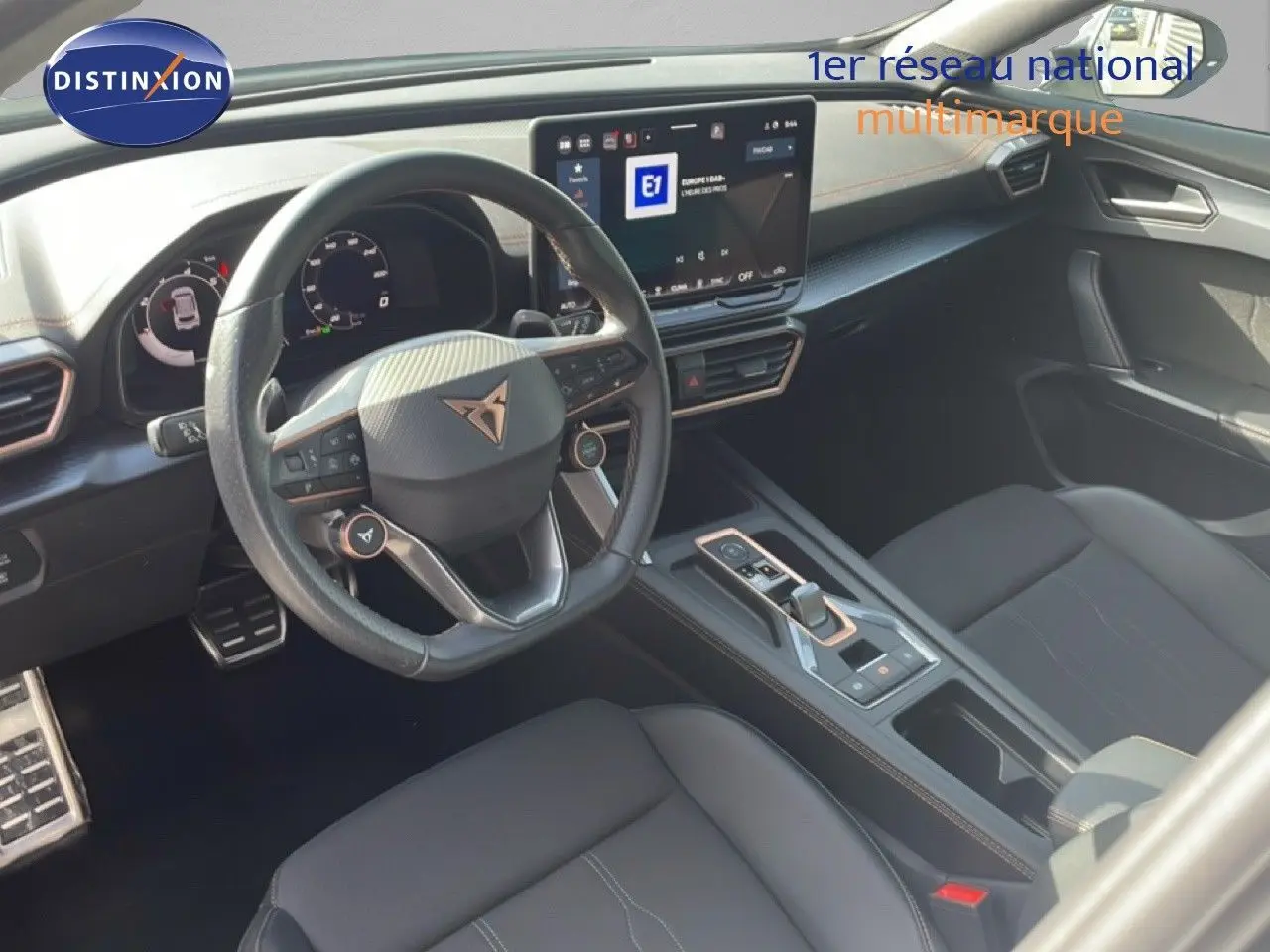 Intérieur noir de la CUPRA Formentor 2.0 TDI 150CH DSG 2025, vue côté conducteur sur le volant et la console centrale.