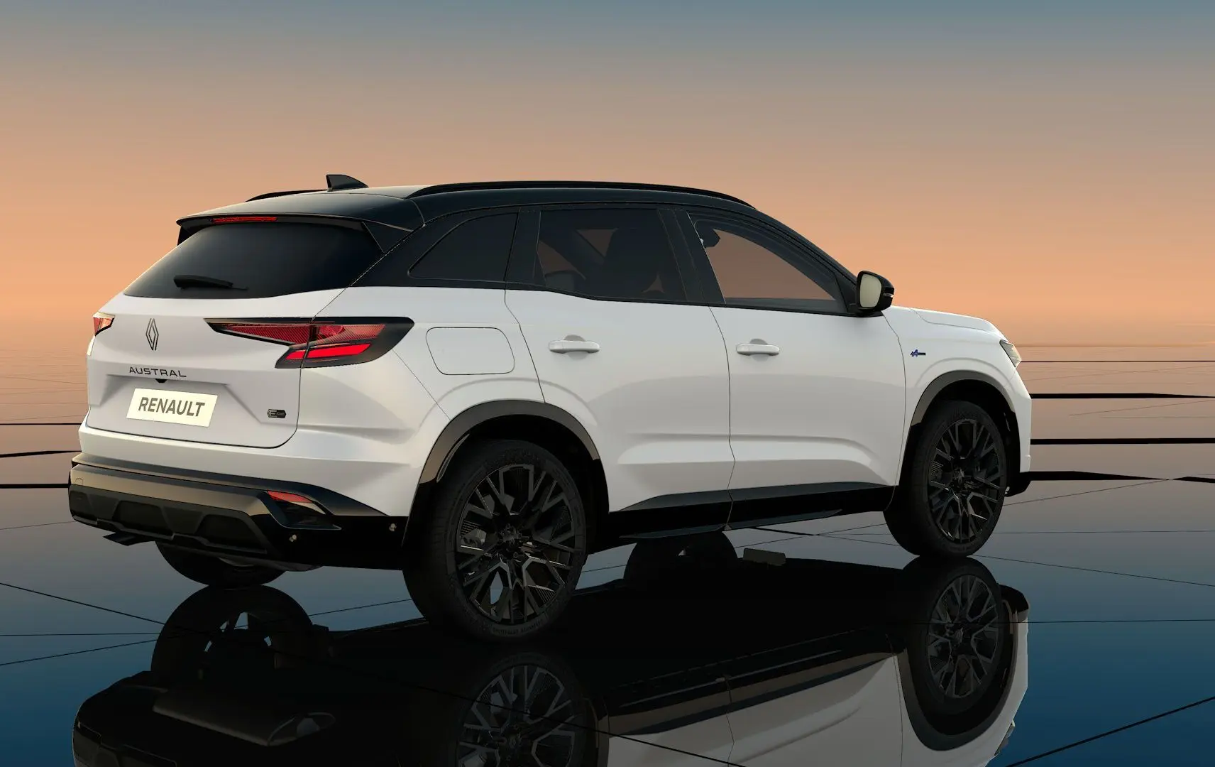 Renault Austral blanc nacré avec toit noir, vue 3/4 arrière droit, jantes noires et lignes épurées.