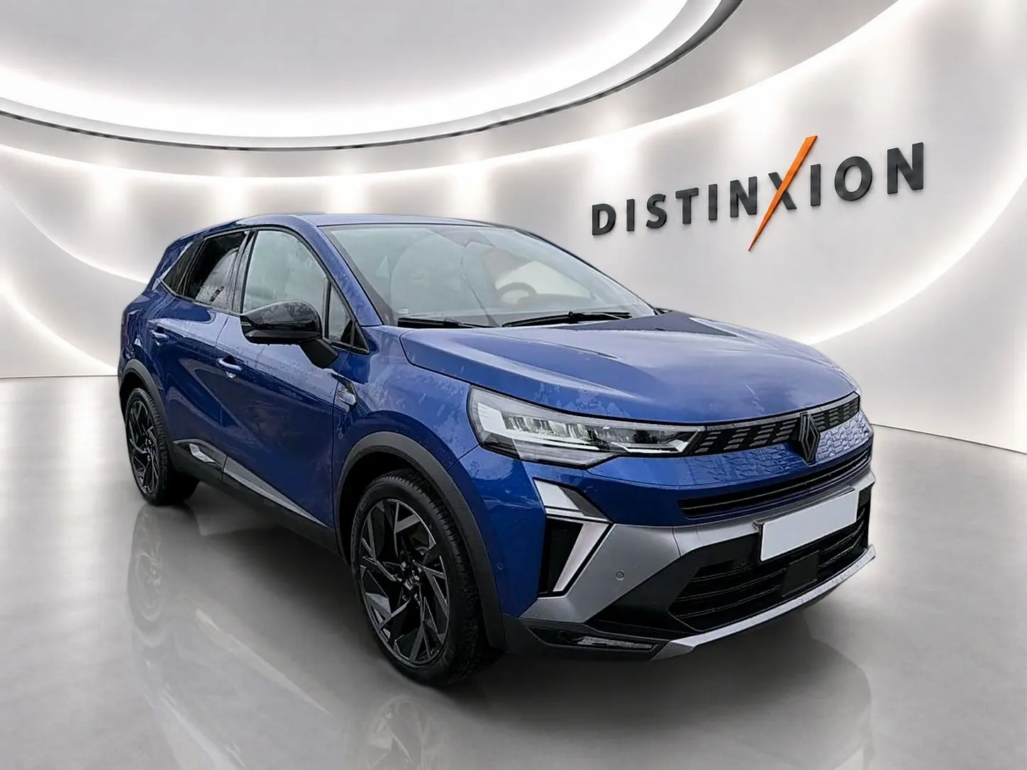 Renault Symbioz 2026 bleu iron en 3/4 avant droit, avec calandre noire et jantes alliage noires distinctives.