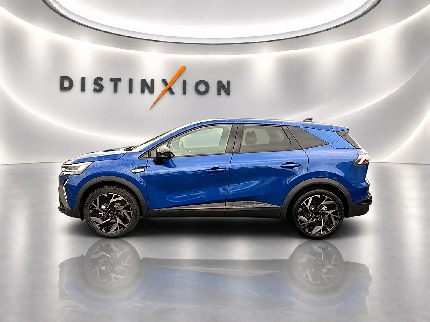 Profil droit du Renault Symbioz 1.8 e-tech bleu iron avec jantes alu noires et toit noir brillant.