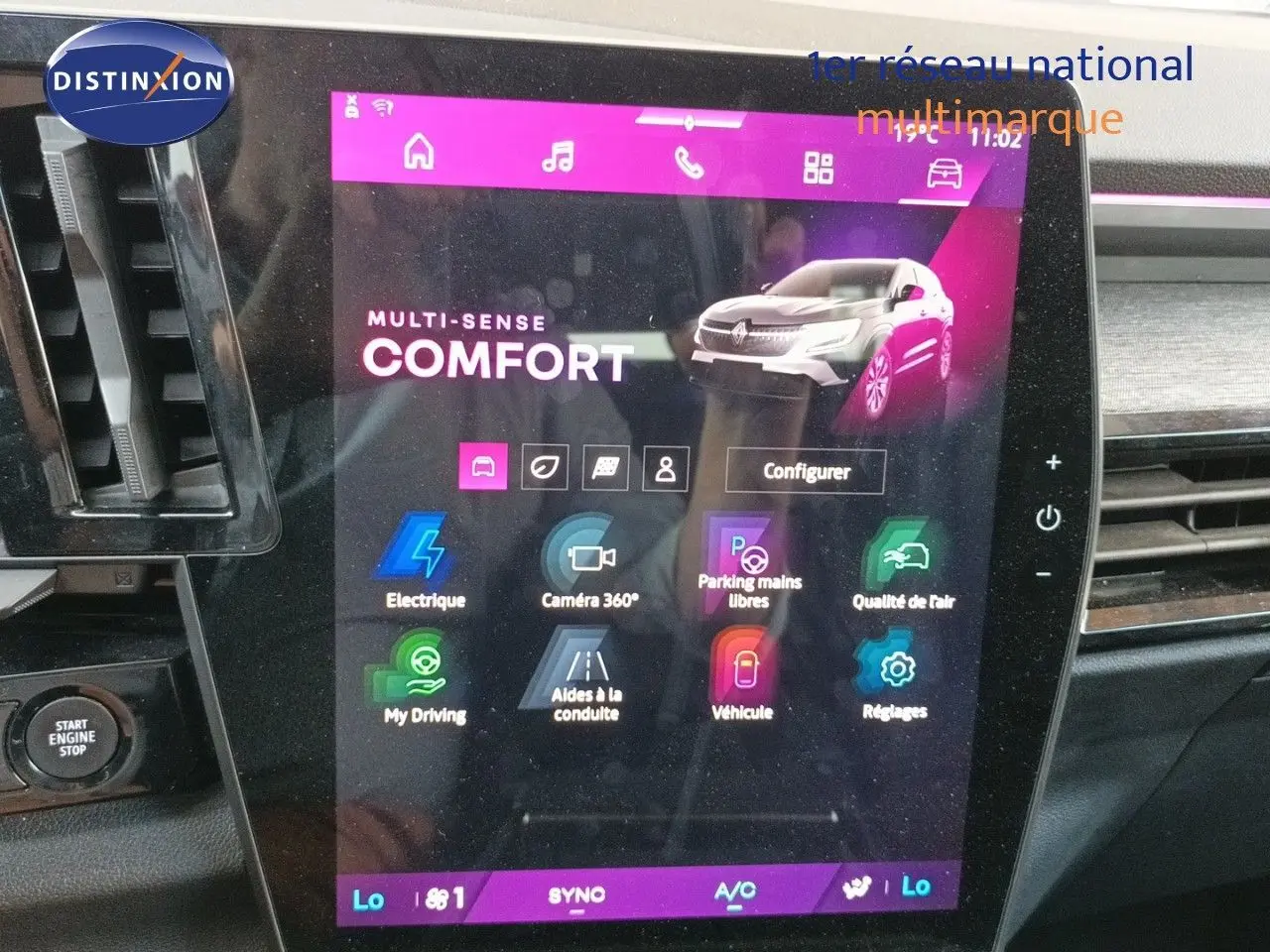 Écran tactile intérieur du Renault Austral 2025 montrant le mode Multi-Sense Confort avec interface colorée et options visibles.