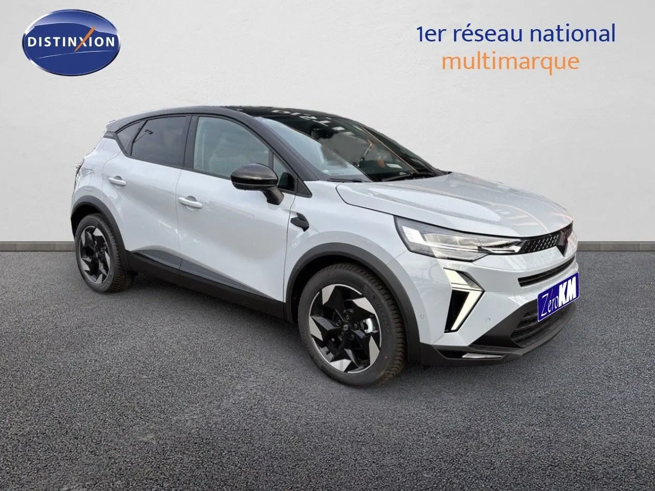 Renault Captur II hybride gris Rafale métal avec toit noir, vue 3/4 avant mettant en valeur ses jantes noires.