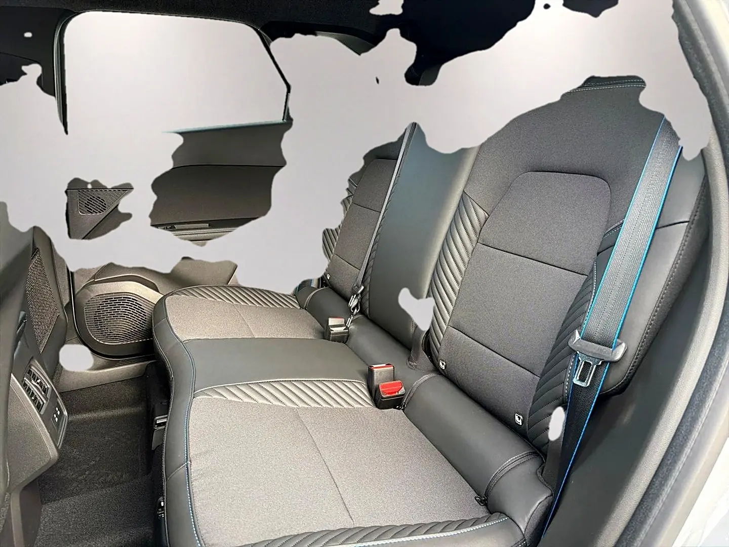 Vue latérale droite de la banquette arrière noire avec surpiqûres bleues du Renault Symbioz gris rafale.