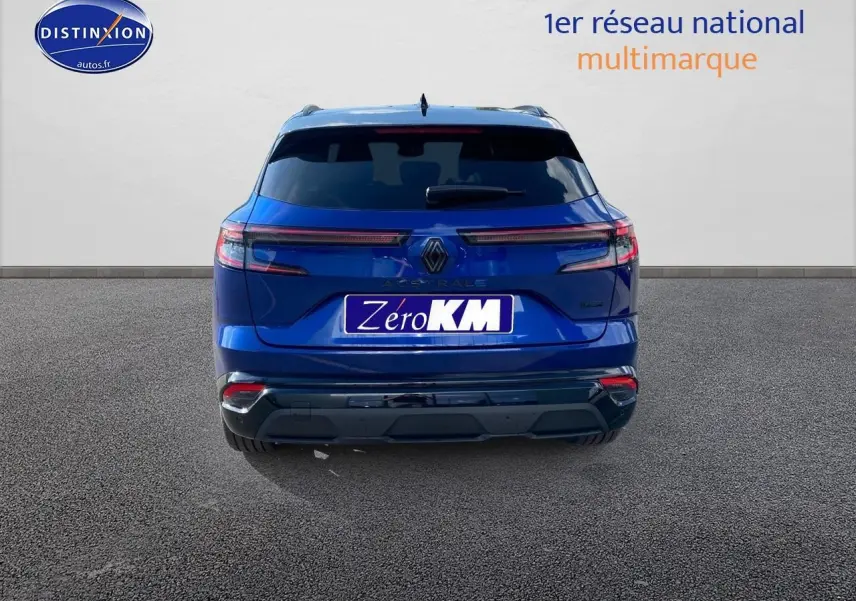 Vue arrière d'un Renault Austral 2025 bleu iron avec feux arrière LED et toit noir panoramique.