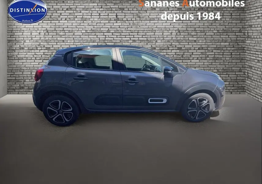 Profil côté gauche d'une Citroën C3 gris foncé 2022 avec Airbump noirs et jantes stylisées.