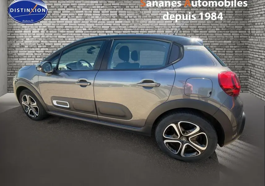 Citroën C3 gris foncé vue de profil côté droit, avec Airbump noirs et jantes alliage distinctives.