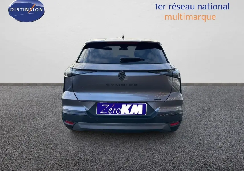 Vue arrière du Renault Symbioz gris Cassiope 2024, version E-Tech 145 Esprit Alpine avec hayon et feux fins horizontaux.